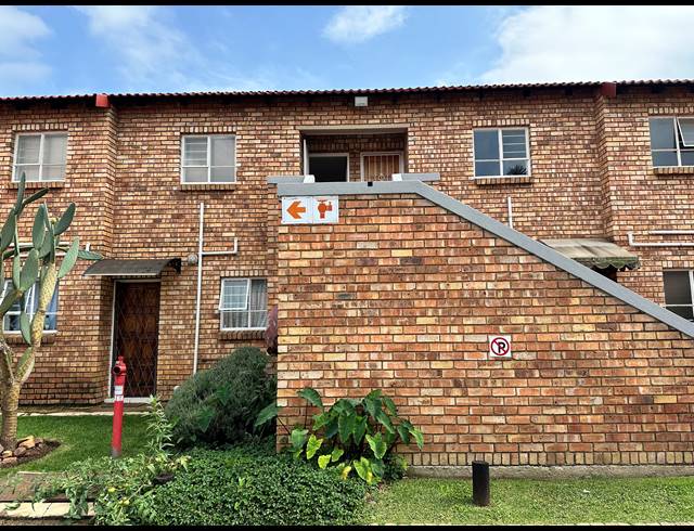 2 BEDROOM TOWNHOUSE FOR SALE IN LIEFDE EN VREDE
